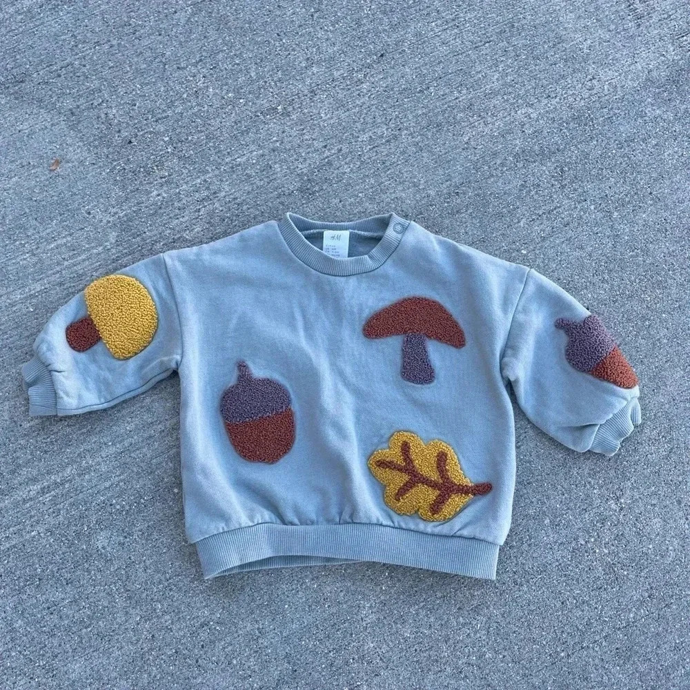 H&M acorn and mushroom sweatshirt Green Brown Fall Leaves Crewneck Size 6 months